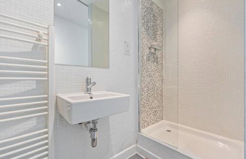 High-Rise Luxury 2-Beds and 2-Baths - Central - Relocation, and Family Friendly - Foto 35