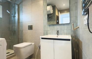 111 - Beachside Renovated 1BR apt 5 min from Beach - Photo 14