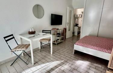 Studio sur le port de Hyères - à 2min des plages, Clim & Balcon - Foto 4