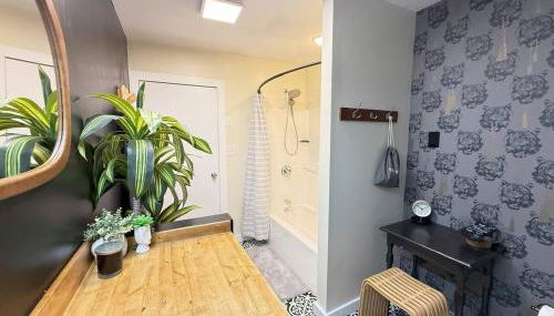 Vibing Hudson Retreat Pet-Friendly w Hot Tub - Foto 2