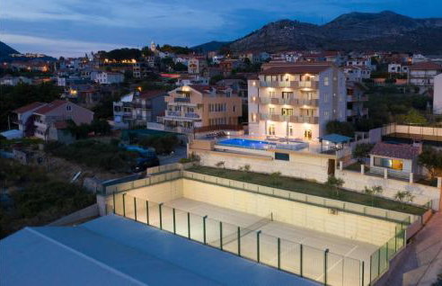 Gorgeous Home In Mravince With Sauna - Photo 25