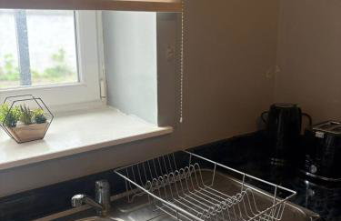 Charming 1BR Garden Retreat Near Downtown - Foto 13