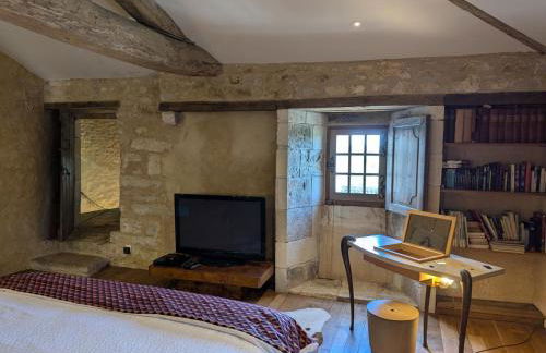 Prieuré du XVème restauré, jardin clos de 2000 m², piscine, cheminée, WiFi fibre, proche église - FR-1-653-219 - Foto 14