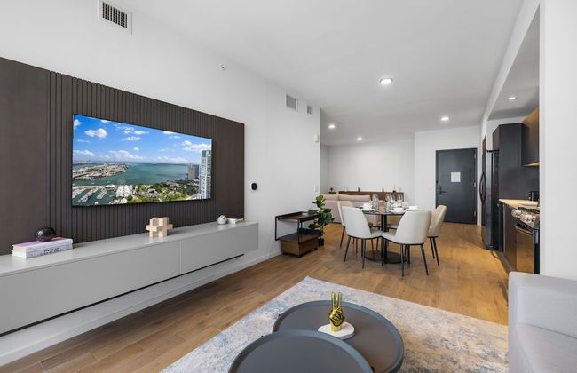 Luxurious Condo Downtown Miami Heart - Photo 11