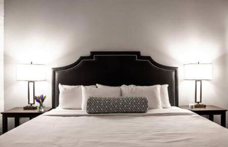 TWO Bold 2BR 2BA Apartments by CozySuites - Foto 9