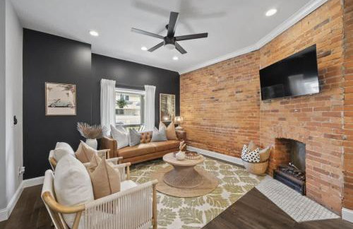 Hanford House w Hot Tub,Sauna,Bar - Photo 1