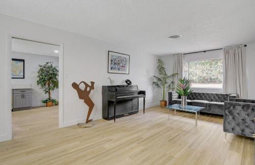 Resort Style 4 bedroom House with Pool Minutes from Strip - Foto 17