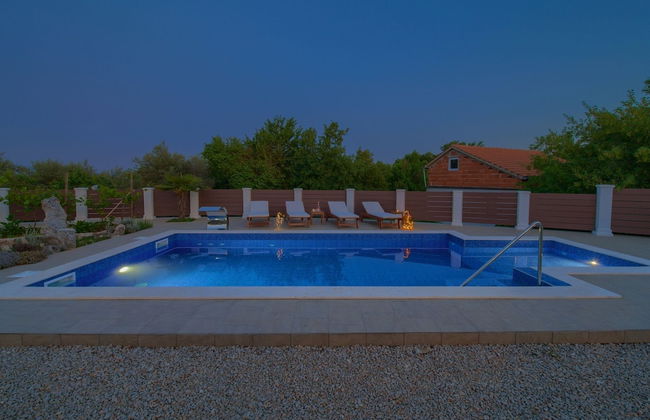 Tranquil Getaway Polje Villa With Pool - Foto 34