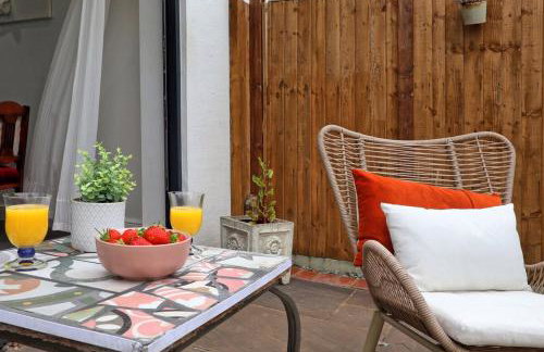 Beautiful 5 bed house, relaxing garden and driveway parking 10 min to the beach - Foto 44