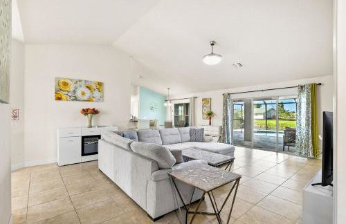 Newley Built Oasis Heated Pool Waterfront retreat - Foto 1