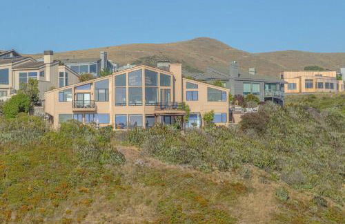 Expansive Ocean-View Retreat with Home Theatre & Spa - Foto 1
