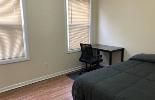 Large and private 3 bedroom and 1 bathroom apartment near Newark International Airport EWR and New York City, MetLife Stadium FIFA World Cup 20 minutes away - Foto 9