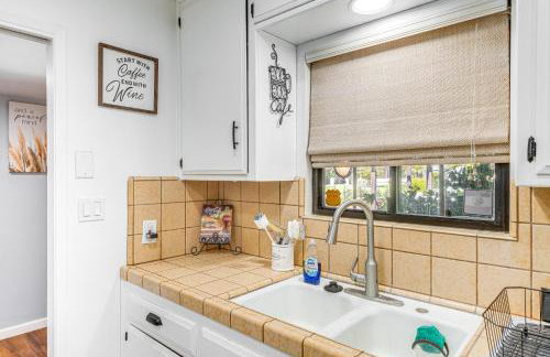 7 Mi to Dtwn Poolside Paradise in Bakersfield! - Photo 8