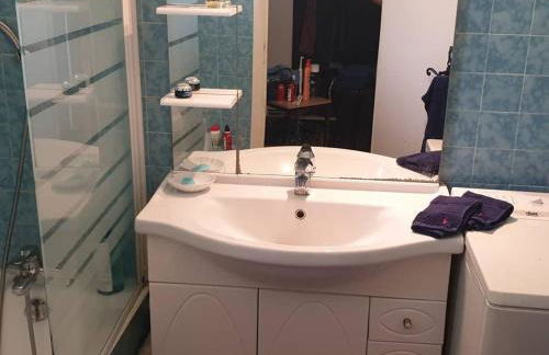 Studio Cabine à Giens avec Terrasse, Piscine et Parking - FR-1-335-193 - Foto 8