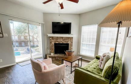 Pool View Escape - Near Shops & Dining - Foto 15