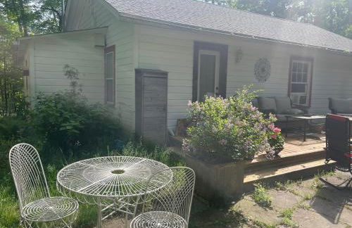 Enchanted Woodstock Cottage with hot tub - Foto 4