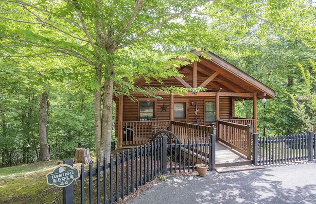 Er44 - Rising Eagle - Great Location! Close To Town! 2 Bedroom Cabin by RedAwning - Foto 1