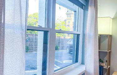 The Moose #5 - Modern Comfy Studio with King Bed, Free Parking & Fast WiFi - Foto 6