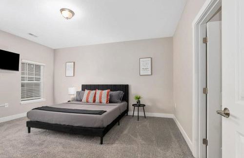 Modern 16BR 16BA Condos w Garage and Patio - Foto 18