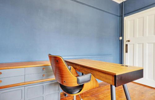 Beautiful 5 bed house, relaxing garden and driveway parking 10 min to the beach - Foto 49