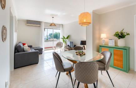 Comfy 3 BDR Flat With Pool & Balcony by LovelyStay - Photo 6