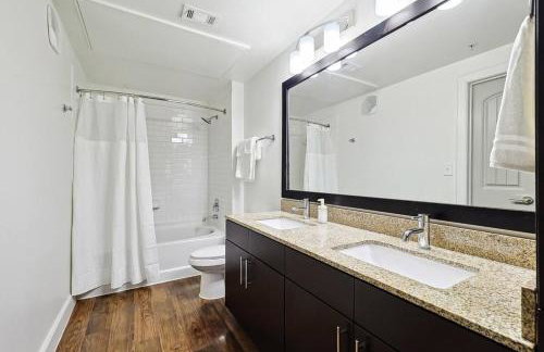 Modern 2B Close to The Star Toyota HQ Legacy West - Foto 24