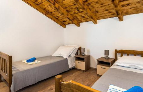 Awesome Home In Unesic - Foto 26