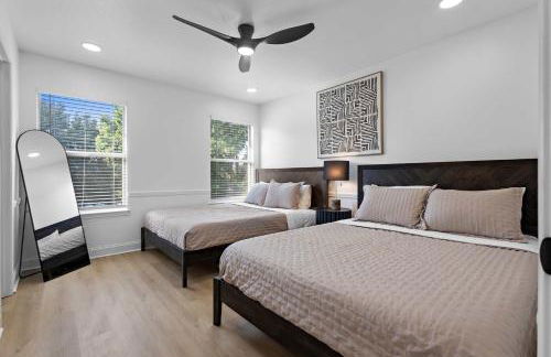 Heated Pool & Spa Mini Golf Bowling Game Room perfect for family - Photo 34