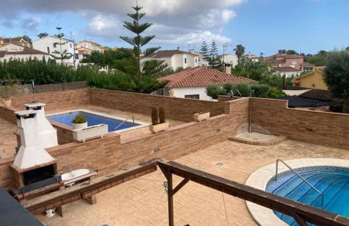 GRANDIOSO CHALET EN CASTELL DE POBLA MONTORNES - Foto 2