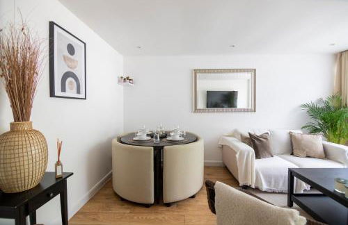Gorgeous Modern Apartment near Redhill Station inc Private Garden & Parking - Foto 12