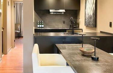 Luxury Warehouse District Condo - Foto 6