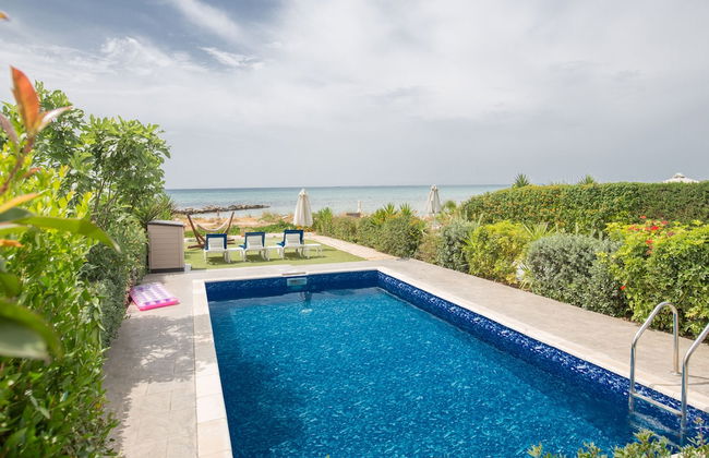 Villa Suri, Luxury Seafront Villa - Foto 1
