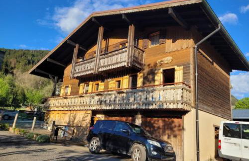 Chalet familial authentique et spacieux 2 chambres 4 à 6 personnes avec parking proche des remontées - Foto 4