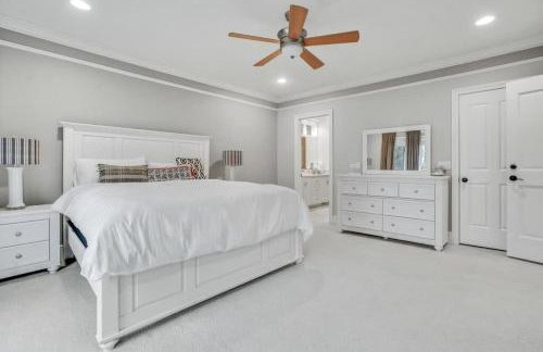 Immerse in Luxury Grand 5BR Lakefront Haven Views - Foto 12