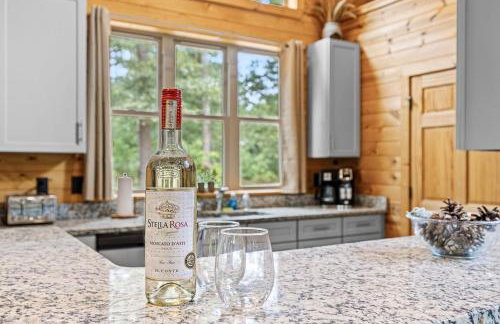 Cabin For Two Near Helen w Spa Amenities - Foto 15