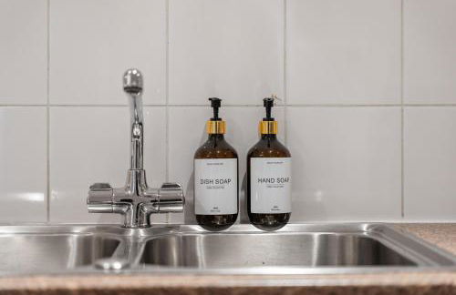 6 BR 4 Bath Central Worcester Sleeps 12 - Foto 20