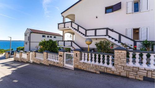 2 Bedroom Awesome Apartment In Rtina - Foto 3