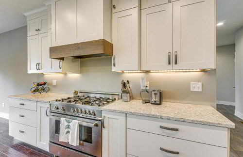 Steps From Oneida Lake Spacious Gem with Game Room! - Foto 8