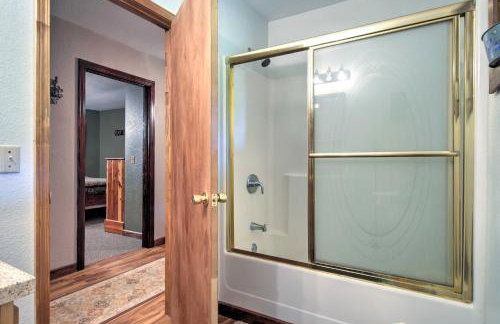 Vintage House with Fire Pit Less Than 6 Mi To Kentucky Lake! - Foto 1