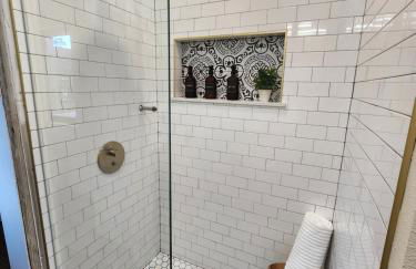 "Glamtainer" One of a kind Romantic Luxe Retreat, 8 Minutes to Emerald Beach, Outdoor Haven - Foto 21