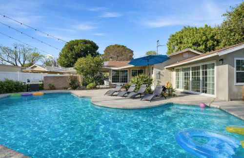 Private Pool 4BR Family Retreat - Patio, Outdoor Dining, BBQ Grill, & Free Parking - Sleeps 8 - Foto 57