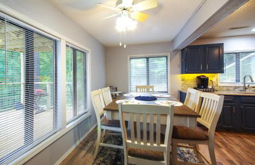 Waterfront Home with Views and Dock in Sunrise Beach! - Foto 9