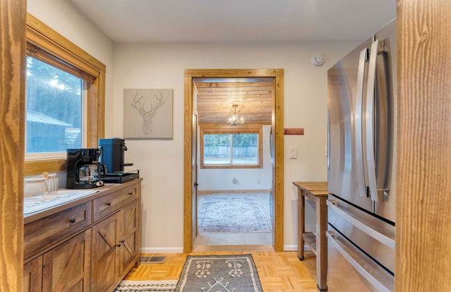 Westlake Cabin by Avantstay Hot Tub, Near Skiing, Walk to Restaurants & Lake! - Foto 17