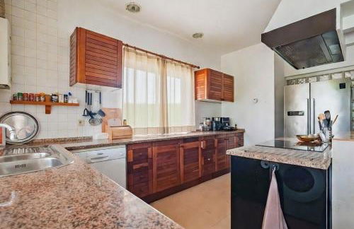 Luxe villa for 8 - Heated Pool -AC -BBQ Area - Patio - 160Mbps - Olives - Palm - vineyard - Foto 20