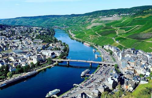 Elegant Apartment with Direct River View, Balcony and Parking in Bernkastel-Kues - Photo 69