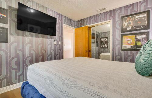 Stunning MCM Escape with Mtn Views in San Bernardino - Foto 21