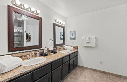 Luxe Lake Home Reflect Recharge and Reconnect - Foto 28