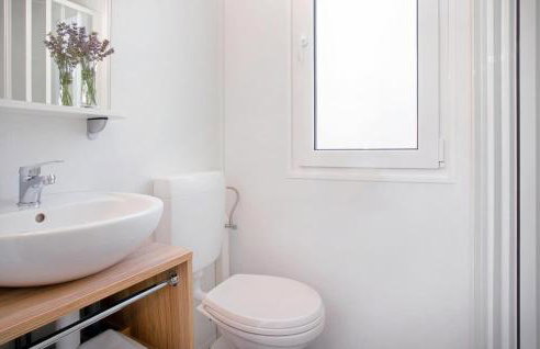 Amazing Home In Novigrad With Wifi - Photo 16