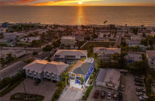 LUXURY VACATION HOME! ADD A GOLF CART!! - Photo 3