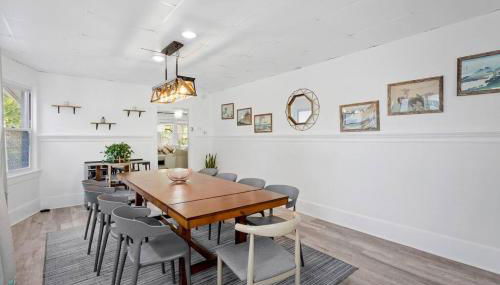 5BR 3BA Family Retreat 2 Blocks from Beach - Foto 3